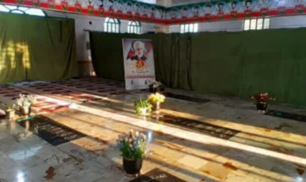 عطرافشانی و گلباران گلزار شهدای ایوانکی عطرافشانی و گلباران گلزار شهدای ایوانکی