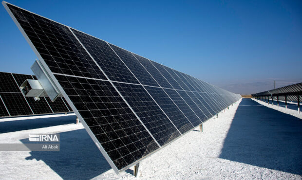 دستیابی به ۴۰ مگاوات برق با توسعه نیروگاههای خورشیدی در سمنان برنامهریزی شد دستیابی به ۴۰ مگاوات برق با توسعه نیروگاههای خورشیدی در سمنان برنامهریزی شد