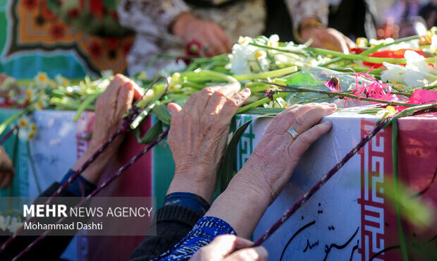 مراسم وداع با پیکر ۴ شهید دفاع مقدس و مدافع امنیت در مشهد مراسم وداع با پیکر ۴ شهید دفاع مقدس و مدافع امنیت در مشهد