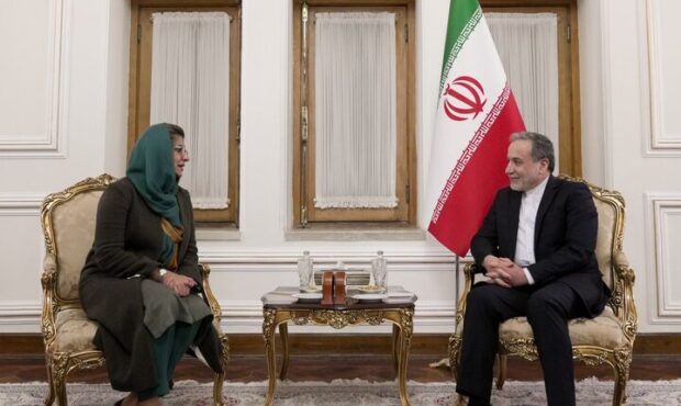 دیدار قائم مقام وزارت خارجه پاکستان با عراقچی دیدار قائم مقام وزارت خارجه پاکستان با عراقچی