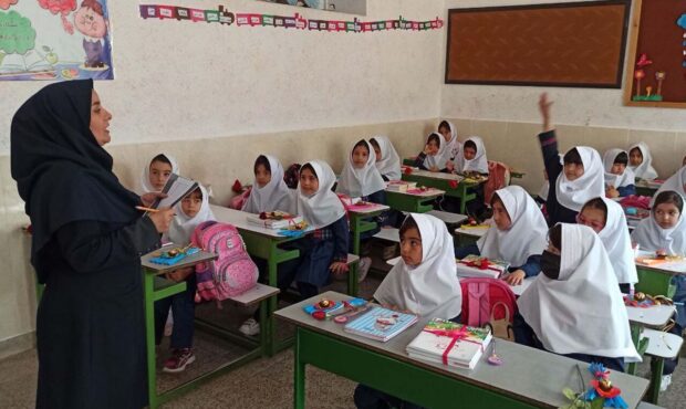 مدیرکل آموزش و پرورش سمنان: جامعه و معلمان حقوق متقابل دارند مدیرکل آموزش و پرورش سمنان: جامعه و معلمان حقوق متقابل دارند