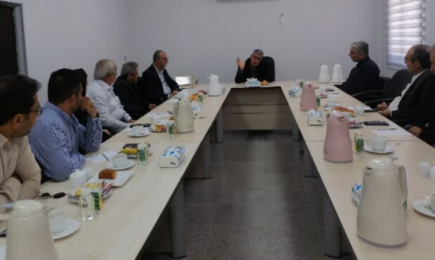 تقدیر از کمک صنعتگران گرمسار به بیمارستان معتمدی تقدیر از کمک صنعتگران گرمسار به بیمارستان معتمدی