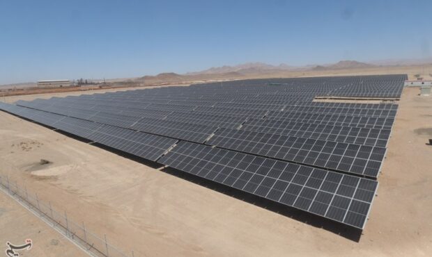 ۱۴۱ مجوز برای راهاندازی نیروگاههای خورشیدی در گرمسار صادر شد ۱۴۱ مجوز برای راهاندازی نیروگاههای خورشیدی در گرمسار صادر شد