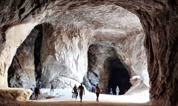 فرماندار گرمسار: گام اول در تبدیل معادن نمک به مقصد گردشگری ایمنسازی است فرماندار گرمسار: گام اول در تبدیل معادن نمک به مقصد گردشگری ایمنسازی است