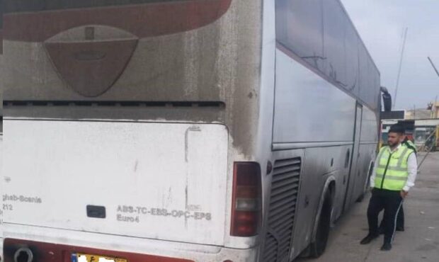 کشف اتوبوس سرقتی در محور گرمسار از سوی تیم نامحسوس پلیس راه کشف اتوبوس سرقتی در محور گرمسار از سوی تیم نامحسوس پلیس راه