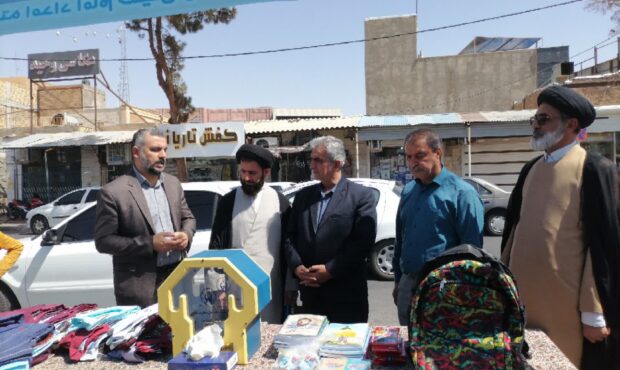 کمک‌های مردمی جشن عاطفه‌ها در گرمسار به دانش‌آموزان نیازمند