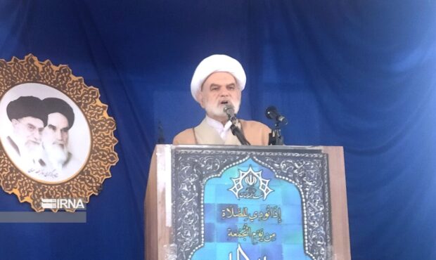امام جمعه موقت سمنان: مکانیسم ماشه راهبرد دشمنان برای منزوی‌کردن ایران است
