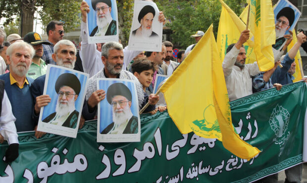 راهپیمایی «بشارت نصر»؛ نماد وحدت امت اسلامی در استان سمنان راهپیمایی «بشارت نصر»؛ نماد وحدت امت اسلامی در استان سمنان