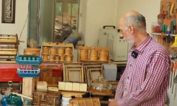 دست‌هایی که به چوب جان دادند