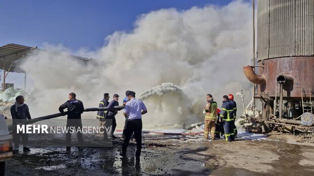 حریق شرکت پالایش نفت شهرک صنعتی جنت آباد ایوانکی یک کشته داشت حریق شرکت پالایش نفت شهرک صنعتی جنت آباد ایوانکی یک کشته داشت