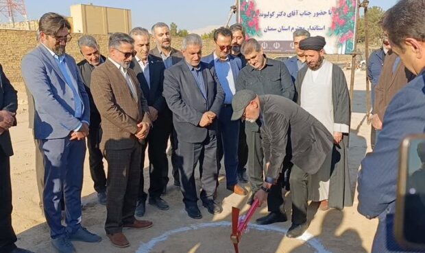 کلنگ کتابخانه مرکزی گرمسار در هفته کتاب به زمین زده شد کلنگ کتابخانه مرکزی گرمسار در هفته کتاب به زمین زده شد