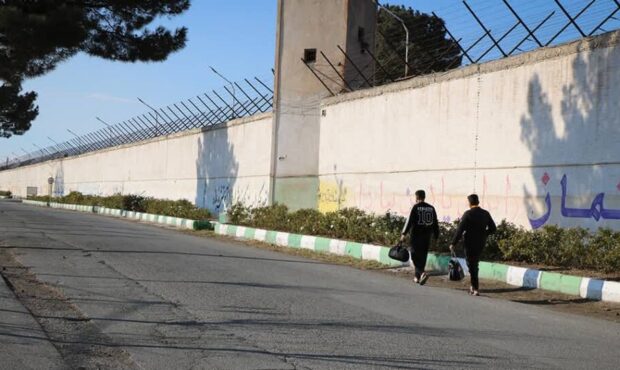 مرخصی یک هفتهای به ۶۸۱ زندانی واجد شرایط سمنان به مناسبت شب یلدا مرخصی یک هفتهای به ۶۸۱ زندانی واجد شرایط سمنان به مناسبت شب یلدا