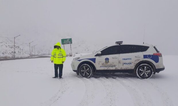انسداد ۳ محور مواصلاتی استان سمنان؛ جادهها برفی است انسداد ۳ محور مواصلاتی استان سمنان؛ جادهها برفی است