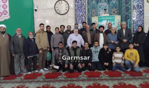 تجلیل از جوانان در نماز جمعه گرمسار تجلیل از جوانان در نماز جمعه گرمسار