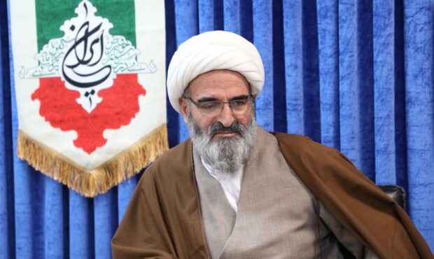 نماینده ولی فقیه در سمنان: توسعه با همگرایی و رویکرد استانی میسر میشود نماینده ولی فقیه در سمنان: توسعه با همگرایی و رویکرد استانی میسر میشود