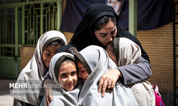 ۱۷۴دانشآموز شاهد استان سمنان زیر چتر همکاری بنیاد شهید وآموزش و پرورش ۱۷۴دانشآموز شاهد استان سمنان زیر چتر همکاری بنیاد شهید وآموزش و پرورش