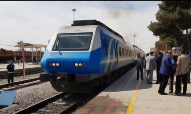 اتوبوسها جایگزین قطارهای آسیبی در مسیر مشهد شدند اتوبوسها جایگزین قطارهای آسیبی در مسیر مشهد شدند