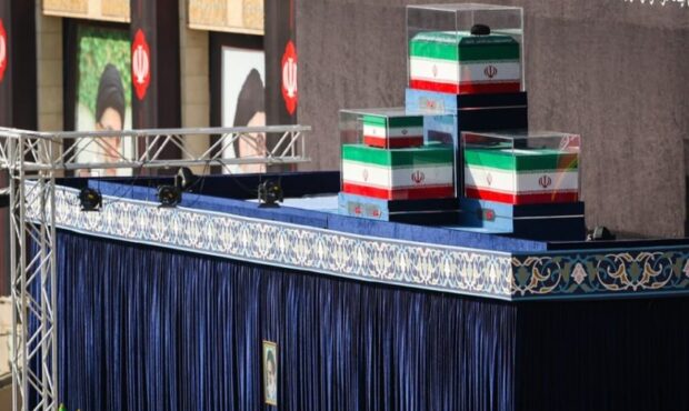 وداع نهایی در مشهد، لحظهای ماندگار در تاریخ است وداع نهایی در مشهد، لحظهای ماندگار در تاریخ است